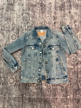 Zara Classic Light Wash Denim Jacket